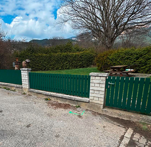 Hier sehen Sie ein Referenzobjekt aus dem Bereich der Zaun- und Sichtschutzanlagen