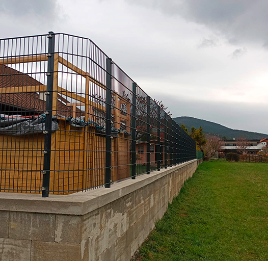 Hier sehen Sie ein Referenzobjekt aus dem Bereich der Zaun- und Sichtschutzanlagen