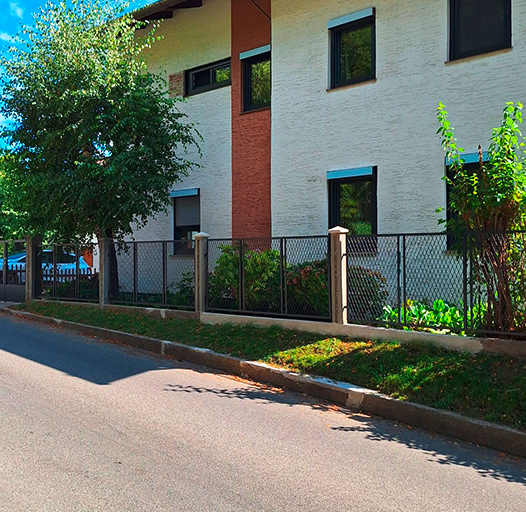 Hier sehen Sie ein Referenzobjekt aus dem Bereich der Zaun- und Sichtschutzanlagen